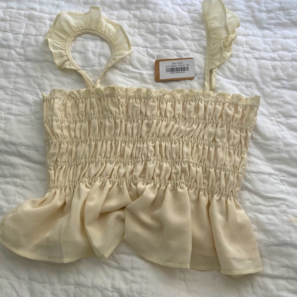 vestique Tops - Creme cropped top with straps